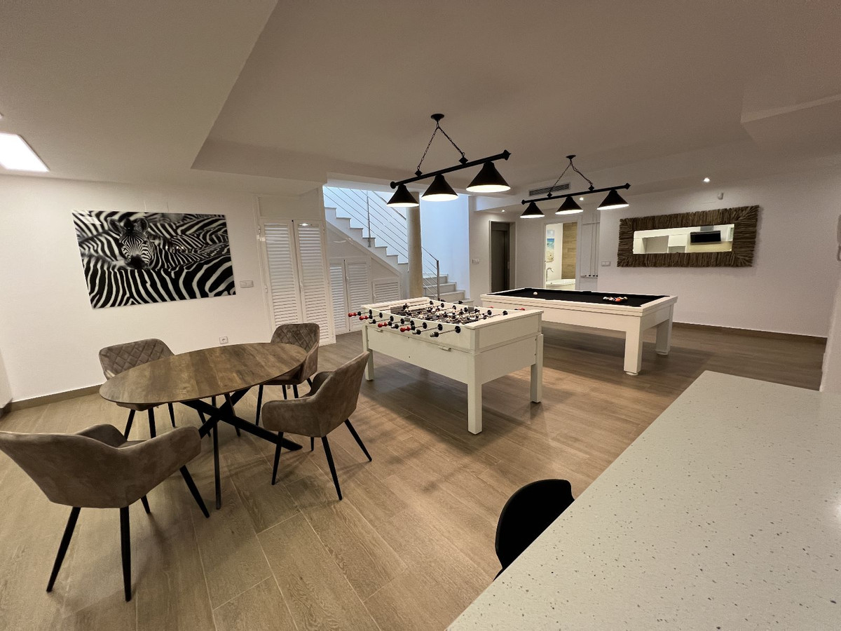 For sale - 5 Bedroom 3 Bathroom House - Detached Villa in San Miguel de Salinas - San Miguel de Salinas Centro  - Alicante