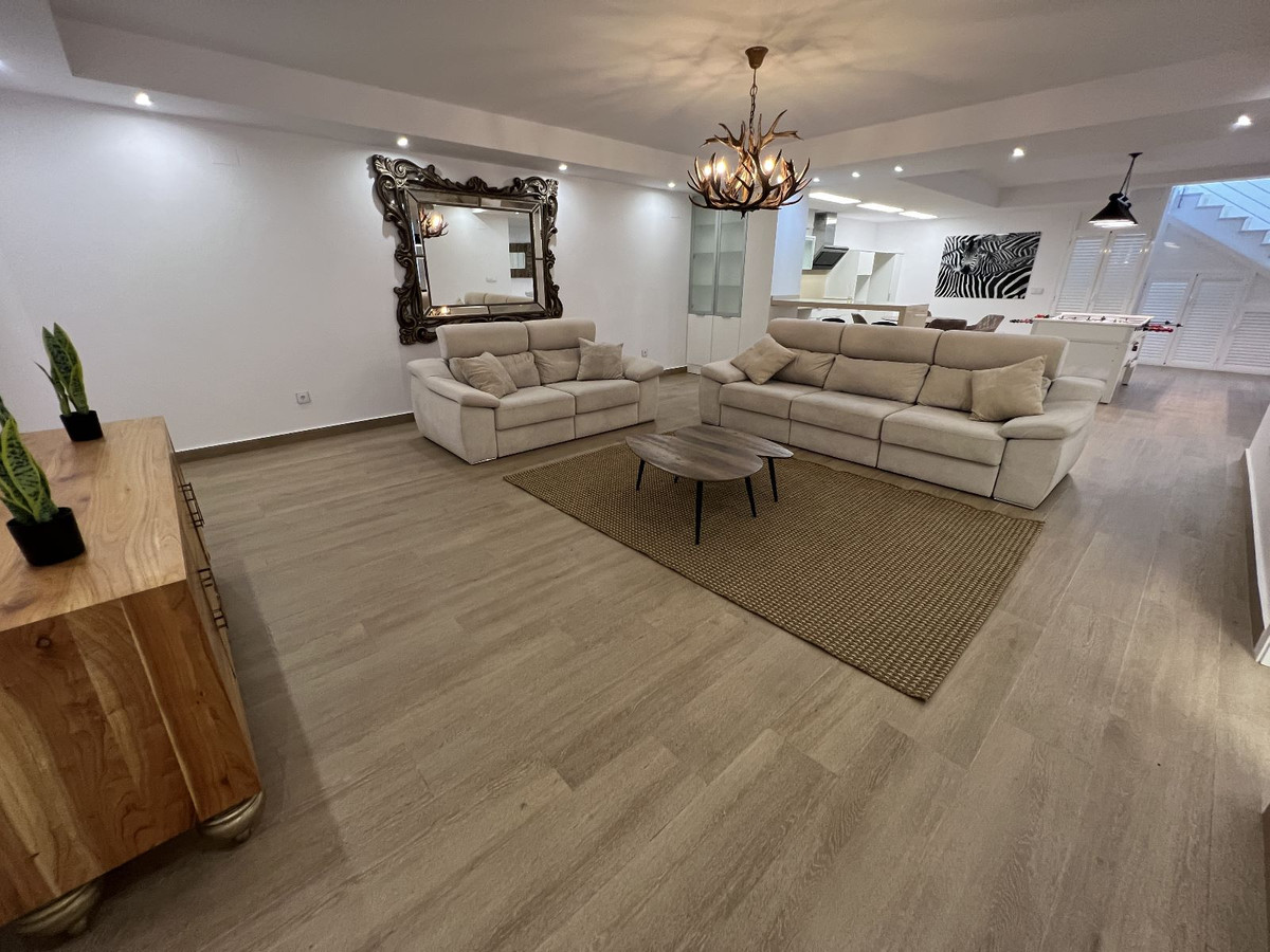 For sale - 5 Bedroom 3 Bathroom House - Detached Villa in San Miguel de Salinas - San Miguel de Salinas Centro  - Alicante