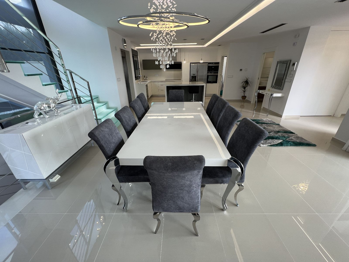 For sale - 5 Bedroom 3 Bathroom House - Detached Villa in San Miguel de Salinas - San Miguel de Salinas Centro  - Alicante