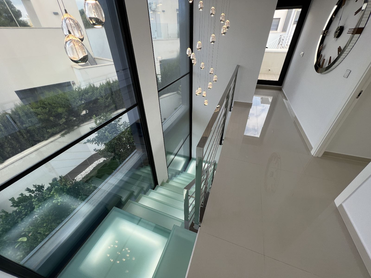 For sale - 5 Bedroom 3 Bathroom House - Detached Villa in San Miguel de Salinas - San Miguel de Salinas Centro  - Alicante