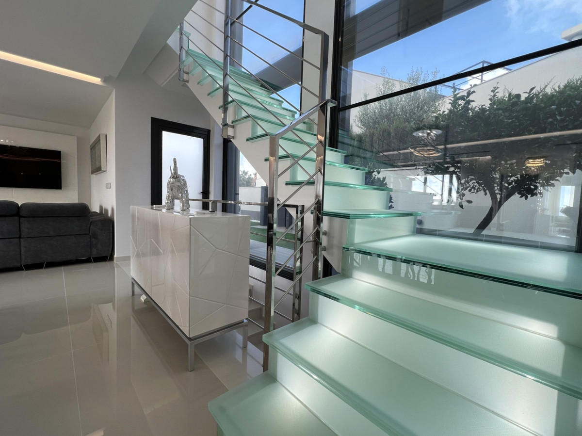 For sale - 5 Bedroom 3 Bathroom House - Detached Villa in San Miguel de Salinas - San Miguel de Salinas Centro  - Alicante