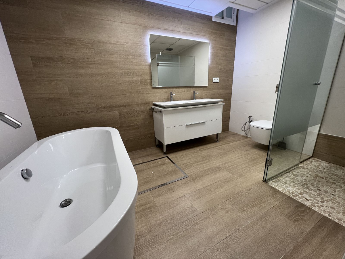 For sale - 5 Bedroom 3 Bathroom House - Detached Villa in San Miguel de Salinas - San Miguel de Salinas Centro  - Alicante