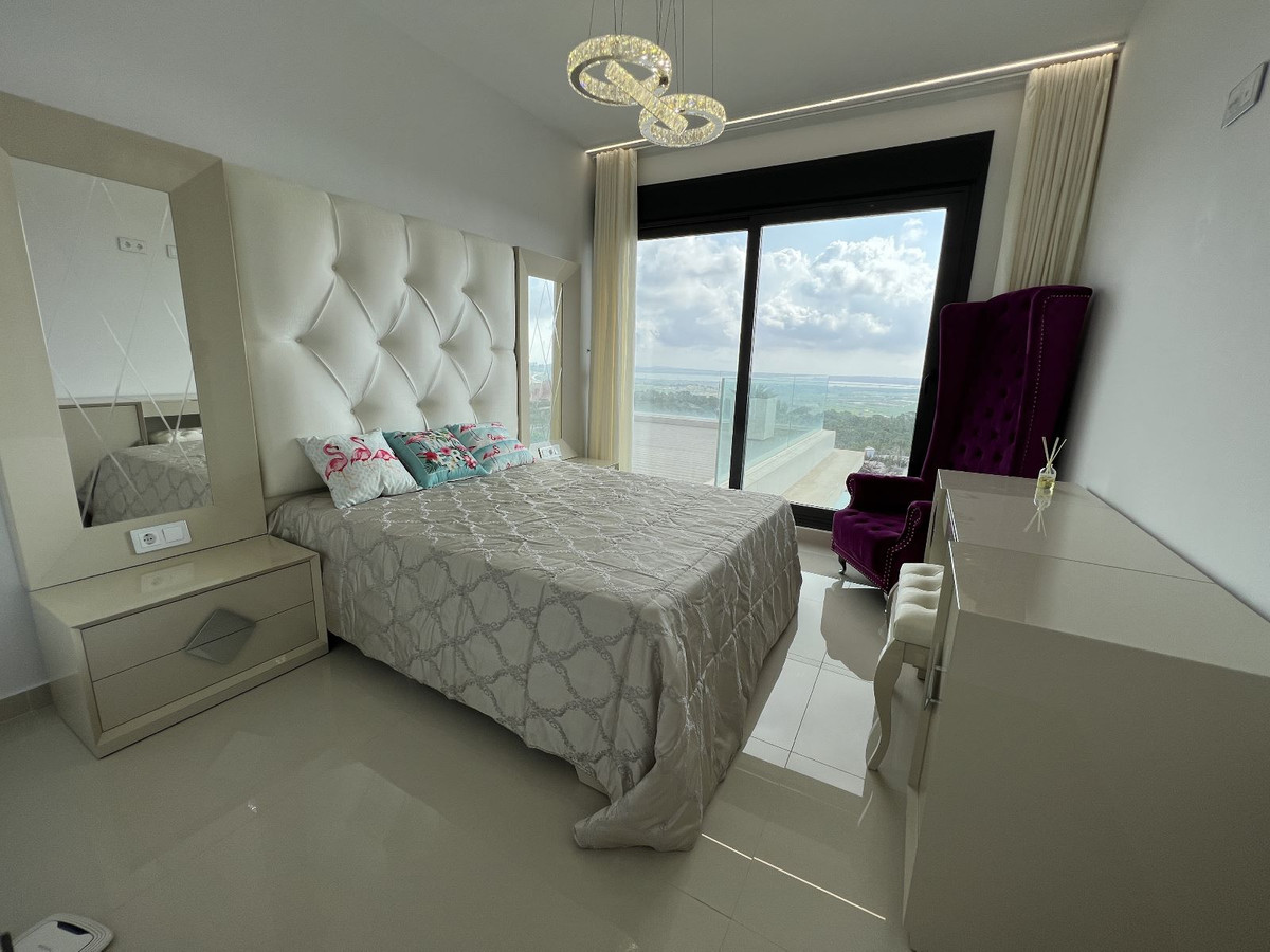 For sale - 5 Bedroom 3 Bathroom House - Detached Villa in San Miguel de Salinas - San Miguel de Salinas Centro  - Alicante