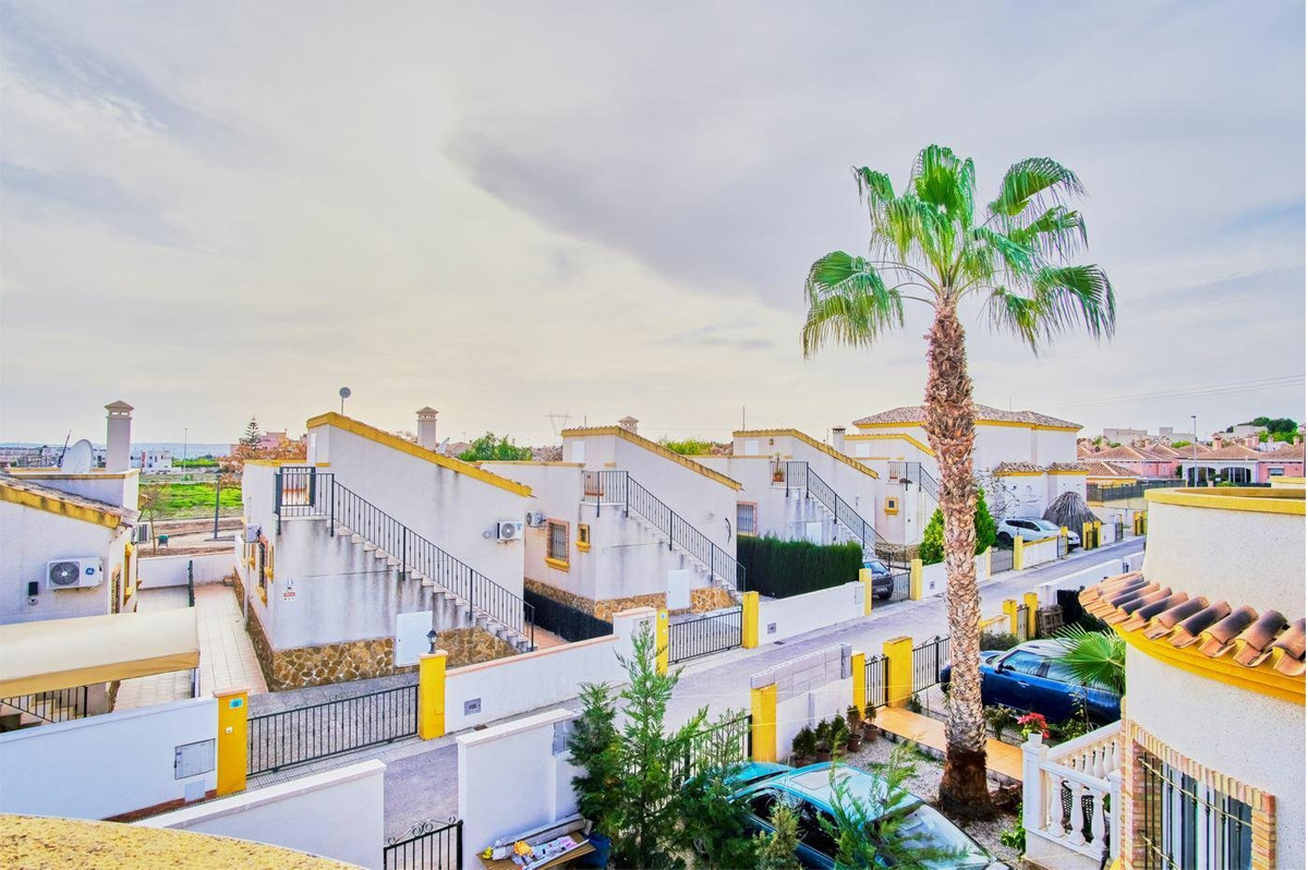 For sale - 3 Bedroom 2 Bathroom House - Detached Villa in Los Montesinos - Los Montesinos Centro  - Alicante