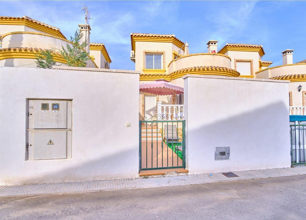 For sale - 3 Bedroom 2 Bathroom House - Detached Villa in Los Montesinos - Los Montesinos Centro  - Alicante