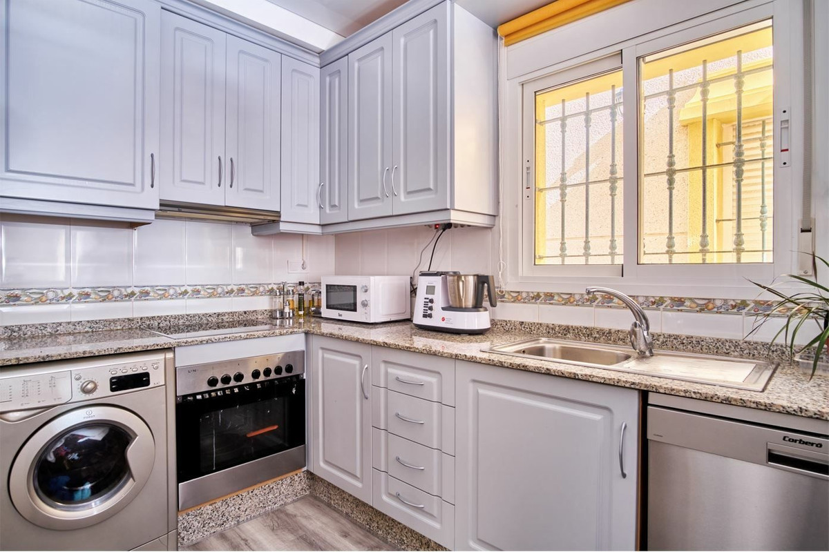 For sale - 3 Bedroom 2 Bathroom House - Detached Villa in Los Montesinos - Los Montesinos Centro  - Alicante