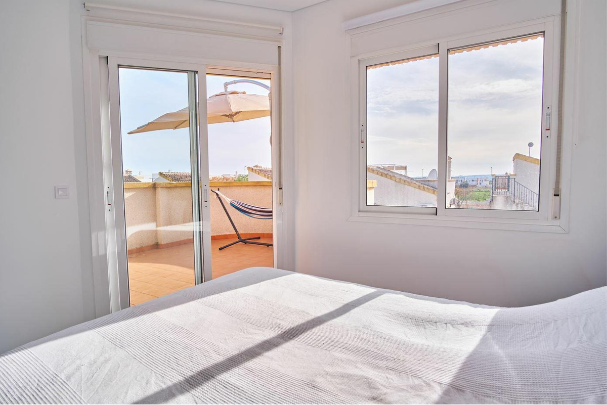 For sale - 3 Bedroom 2 Bathroom House - Detached Villa in Los Montesinos - Los Montesinos Centro  - Alicante