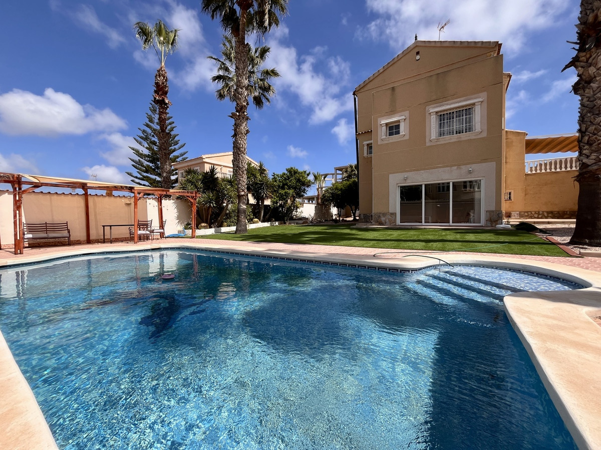 Villa in La Zenia - view 1
