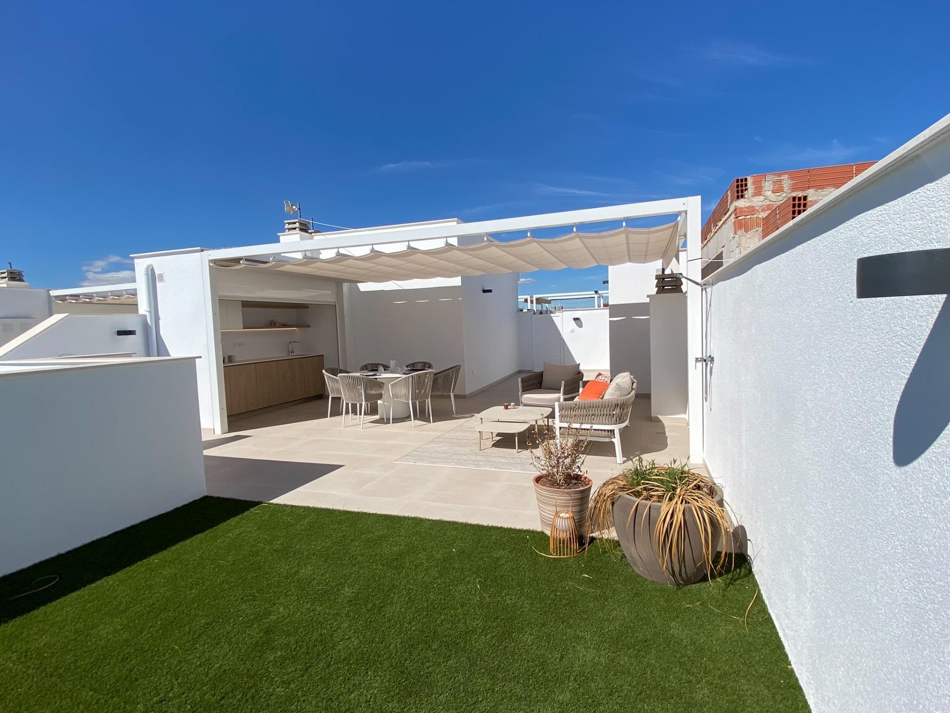 For sale - 3 Bedroom 2 Bathroom Bungalow in Pilar de La Horadada - pueblo  - Alicante