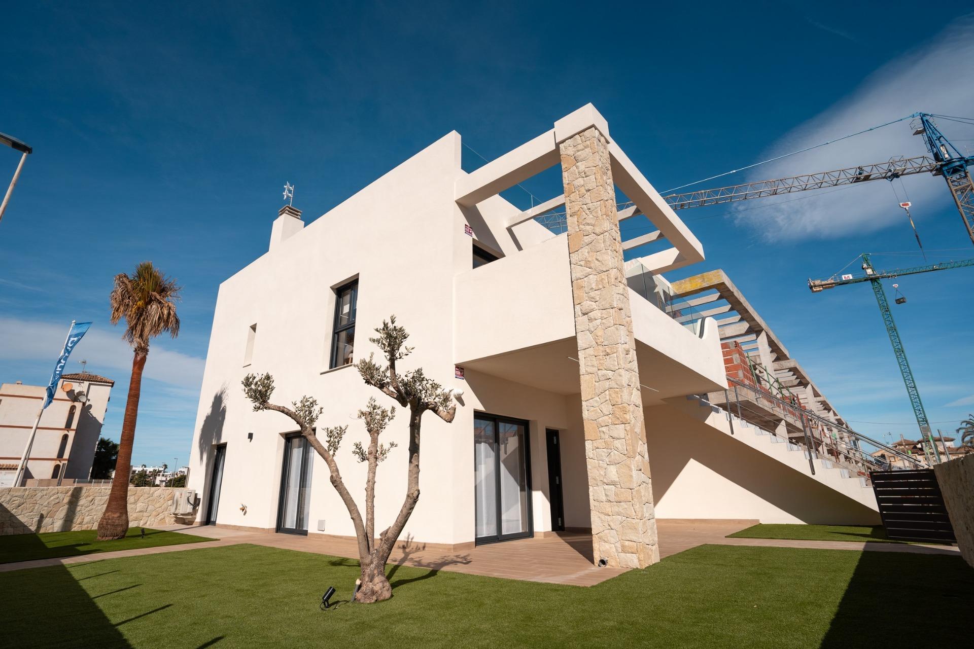 For sale - 2 Bedroom 2 Bathroom Bungalow in Pilar de La Horadada - pueblo  - Alicante