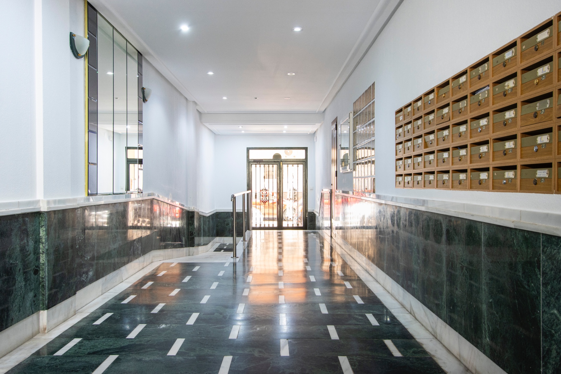 For sale - 2 Bedroom 1 Bathroom Apartment in Torrevieja - Centro  - Alicante