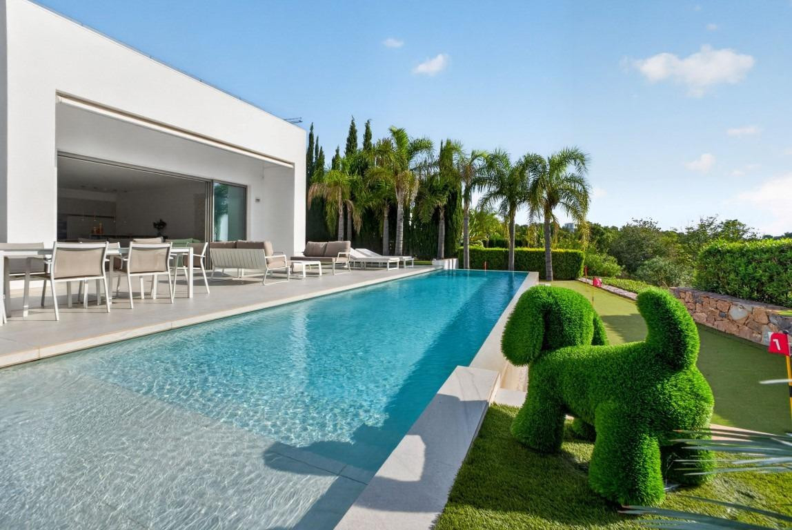 For sale - 4 Bedroom 3 Bathroom House - Detached Villa in Orihuela - Las Colinas Golf  - Alicante