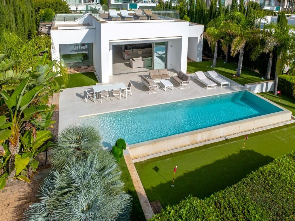 For sale - 4 Bedroom 3 Bathroom House - Detached Villa in Orihuela - Las Colinas Golf  - Alicante