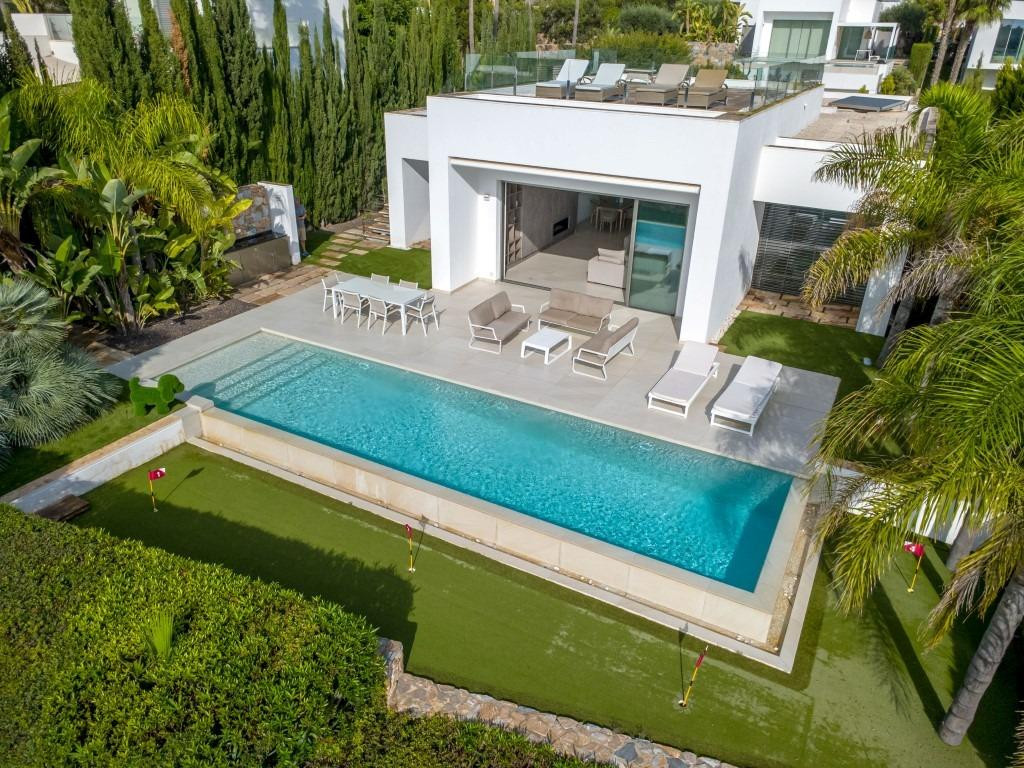 For sale - 4 Bedroom 3 Bathroom House - Detached Villa in Orihuela - Las Colinas Golf  - Alicante