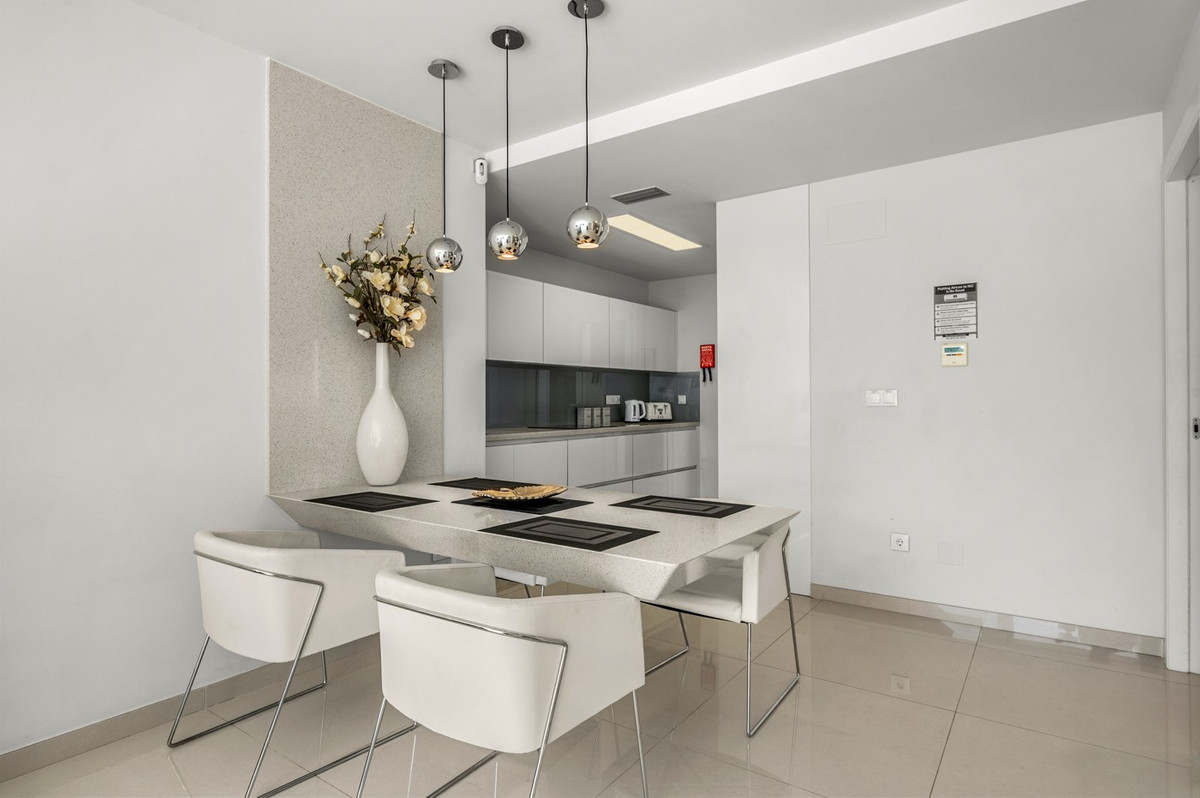 For sale - 4 Bedroom 3 Bathroom House - Detached Villa in Torrevieja - Torrevieja Centro  - Alicante