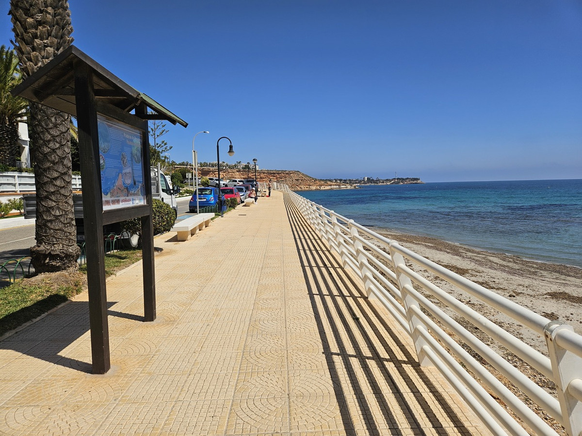 For sale - 3 Bedroom 3 Bathroom Townhouse in Cabo Roig - Cabo Roig  - Alicante