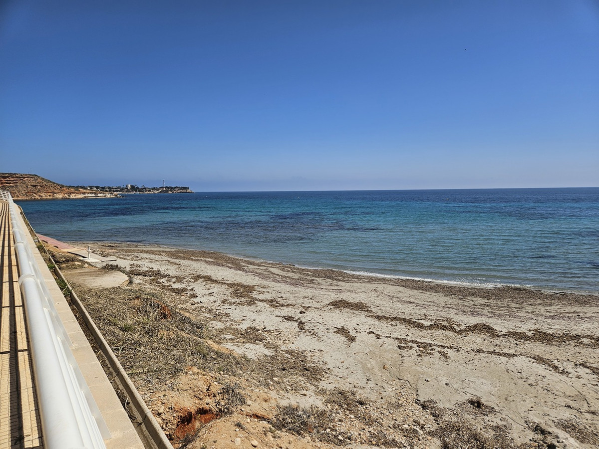 Sold - 3 Bedroom 3 Bathroom Detached Villa in Cabo Roig - Cabo Roig  - Alicante