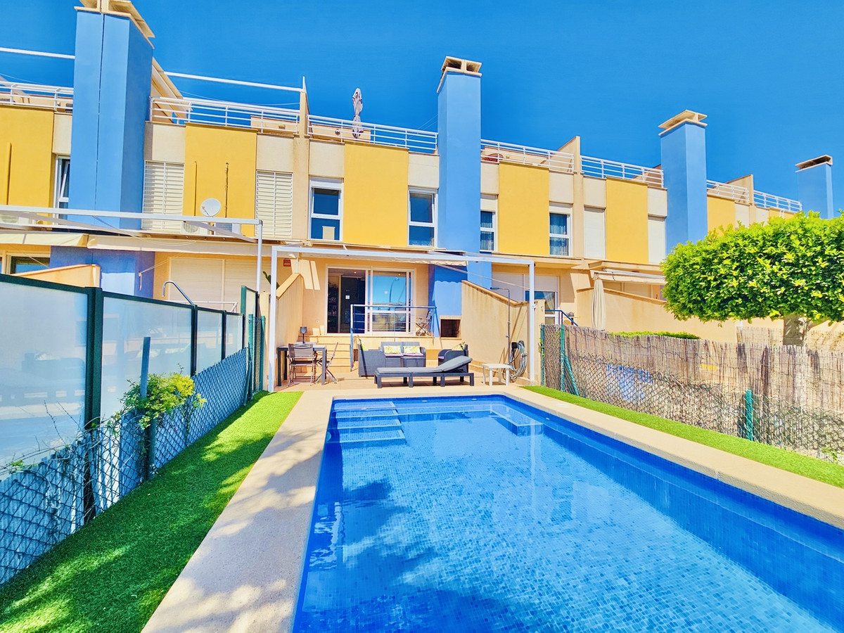 Sold - 3 Bedroom 3 Bathroom Detached Villa in Cabo Roig - Cabo Roig  - Alicante