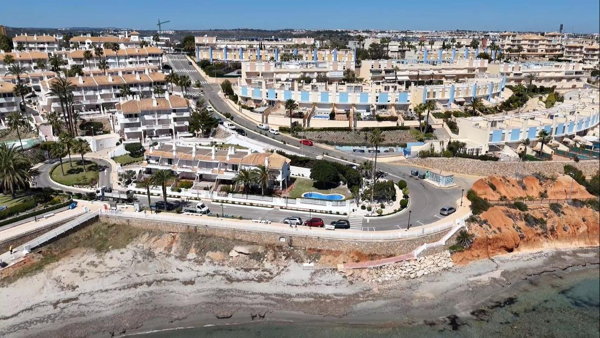 Sold - 3 Bedroom 3 Bathroom Detached Villa in Cabo Roig - Cabo Roig  - Alicante
