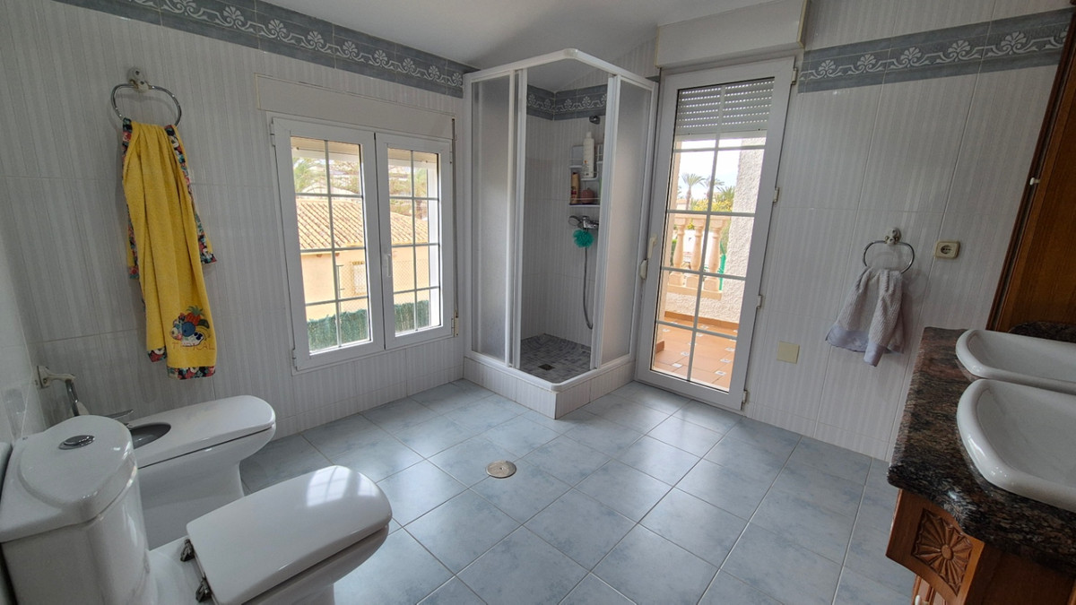 For sale - 7 Bedroom 3 Bathroom House - Detached Villa in Orihuela - Orihuela Centro  - Alicante