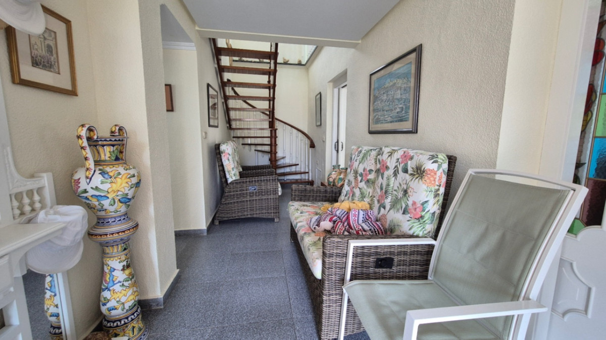 For sale - 7 Bedroom 3 Bathroom House - Detached Villa in Orihuela - Orihuela Centro  - Alicante