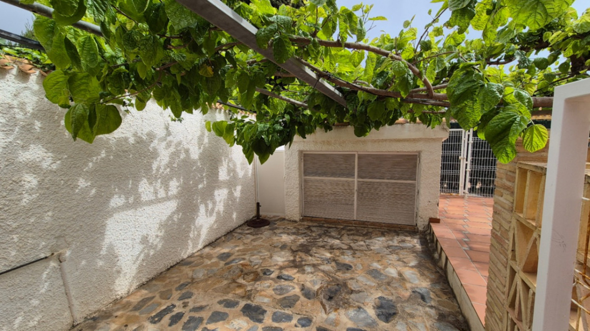 For sale - 7 Bedroom 3 Bathroom House - Detached Villa in Orihuela - Orihuela Centro  - Alicante