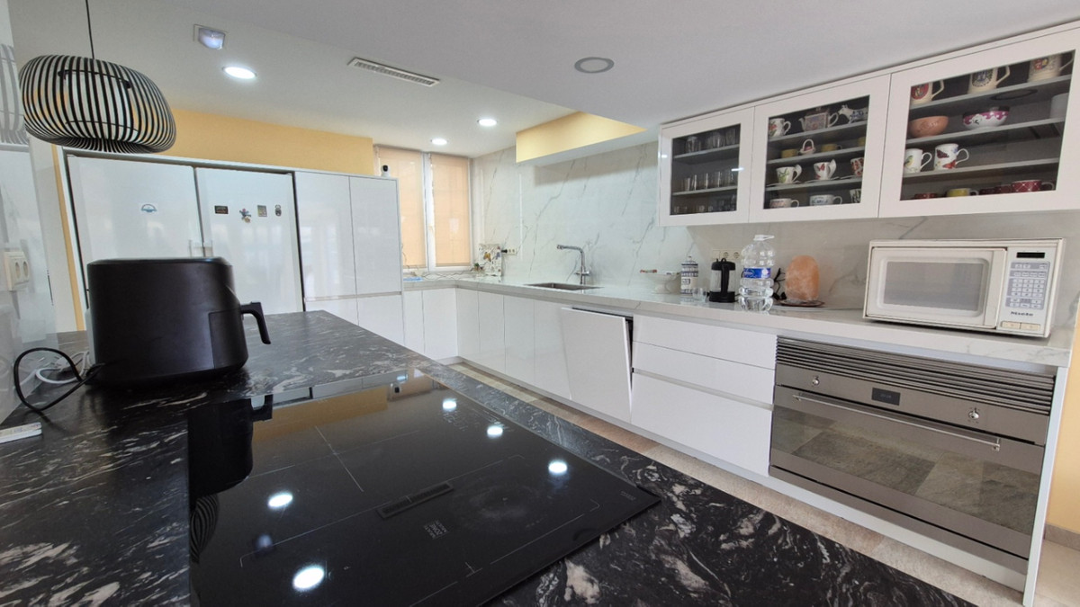 For sale - 7 Bedroom 3 Bathroom House - Detached Villa in Orihuela - Orihuela Centro  - Alicante