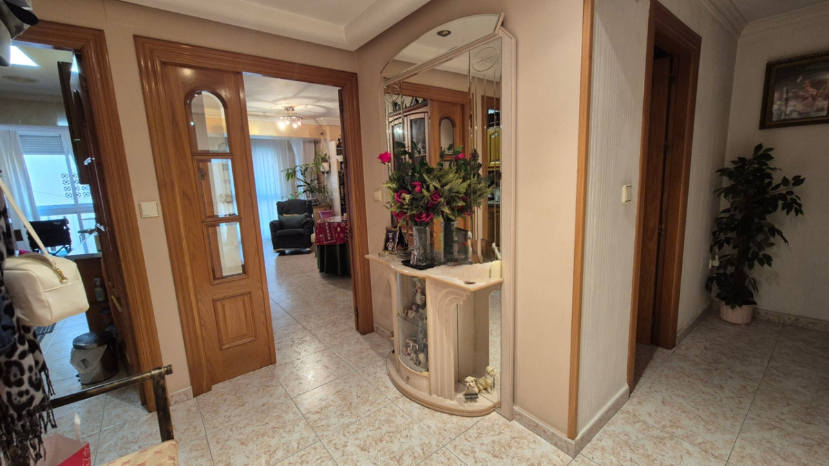 For sale - 3 Bedroom 2 Bathroom Apartment - Ground Floor Apartment in Torrevieja - Torrevieja Centro  - Alicante