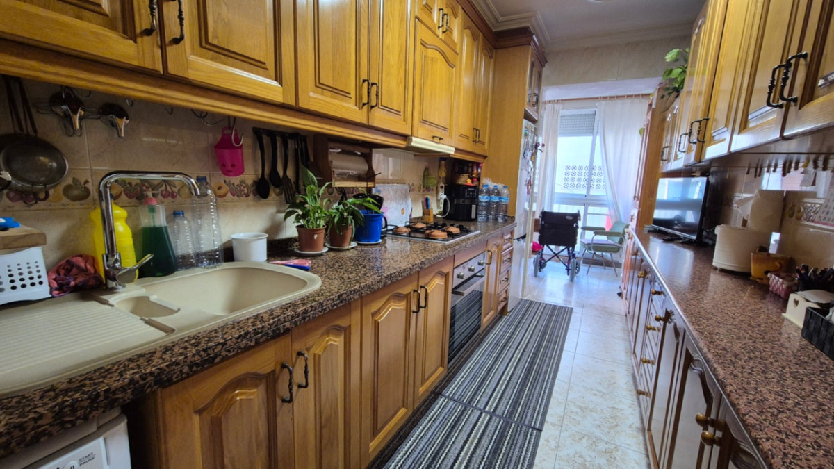 For sale - 3 Bedroom 2 Bathroom Apartment - Ground Floor Apartment in Torrevieja - Torrevieja Centro  - Alicante