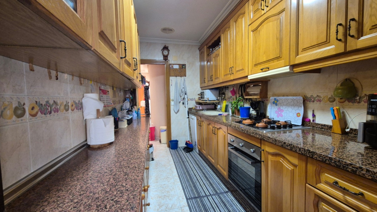 For sale - 3 Bedroom 2 Bathroom Apartment - Ground Floor Apartment in Torrevieja - Torrevieja Centro  - Alicante