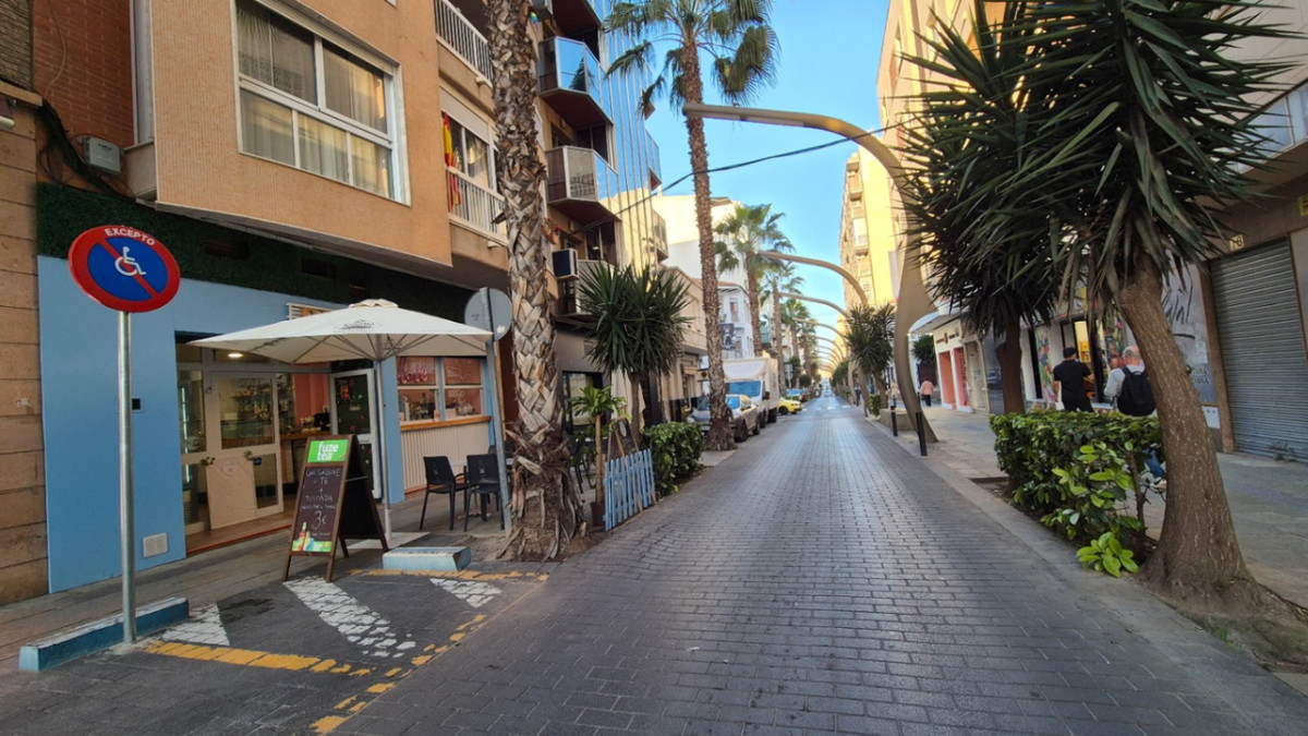 For sale - 3 Bedroom 2 Bathroom Apartment - Ground Floor Apartment in Torrevieja - Torrevieja Centro  - Alicante