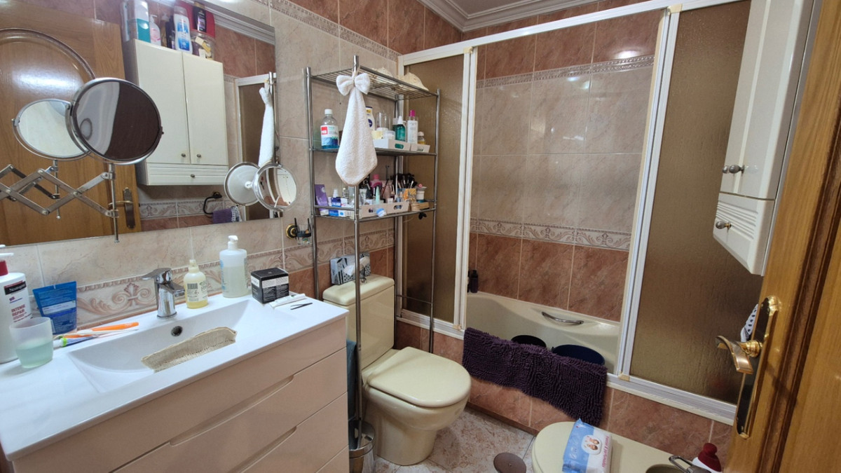 For sale - 3 Bedroom 2 Bathroom Apartment - Ground Floor Apartment in Torrevieja - Torrevieja Centro  - Alicante