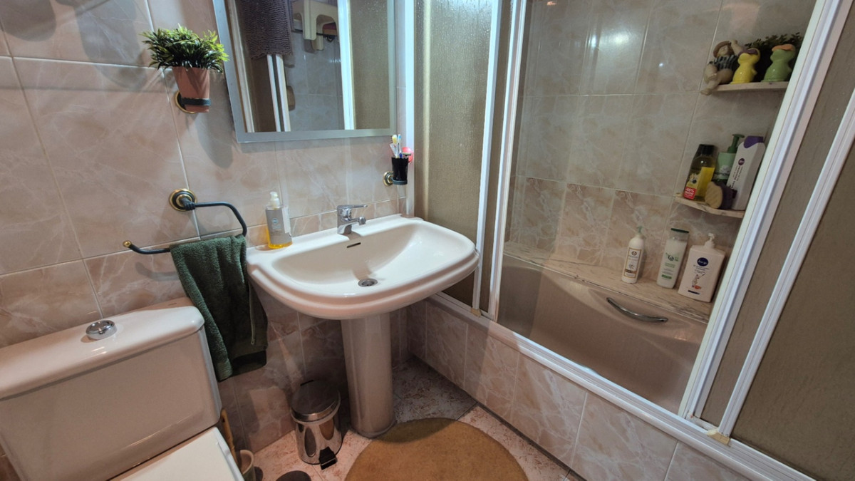 For sale - 3 Bedroom 2 Bathroom Apartment - Ground Floor Apartment in Torrevieja - Torrevieja Centro  - Alicante