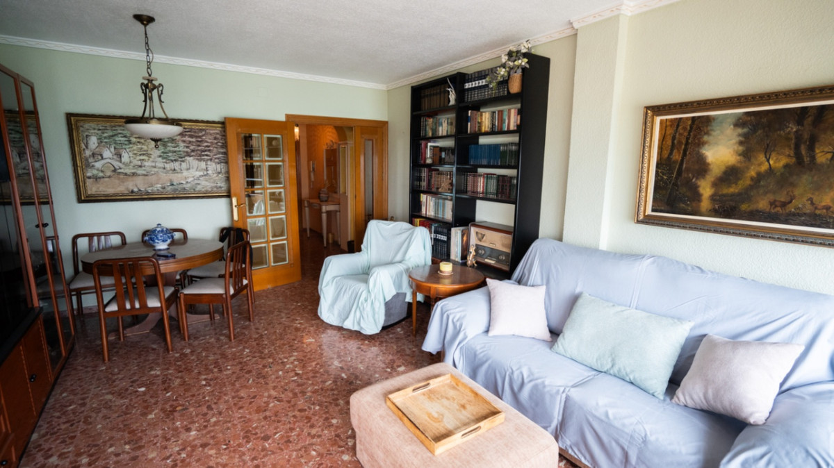 For sale - 3 Bedroom 2 Bathroom Apartment - Ground Floor Apartment in Torrevieja - Torrevieja Centro  - Alicante