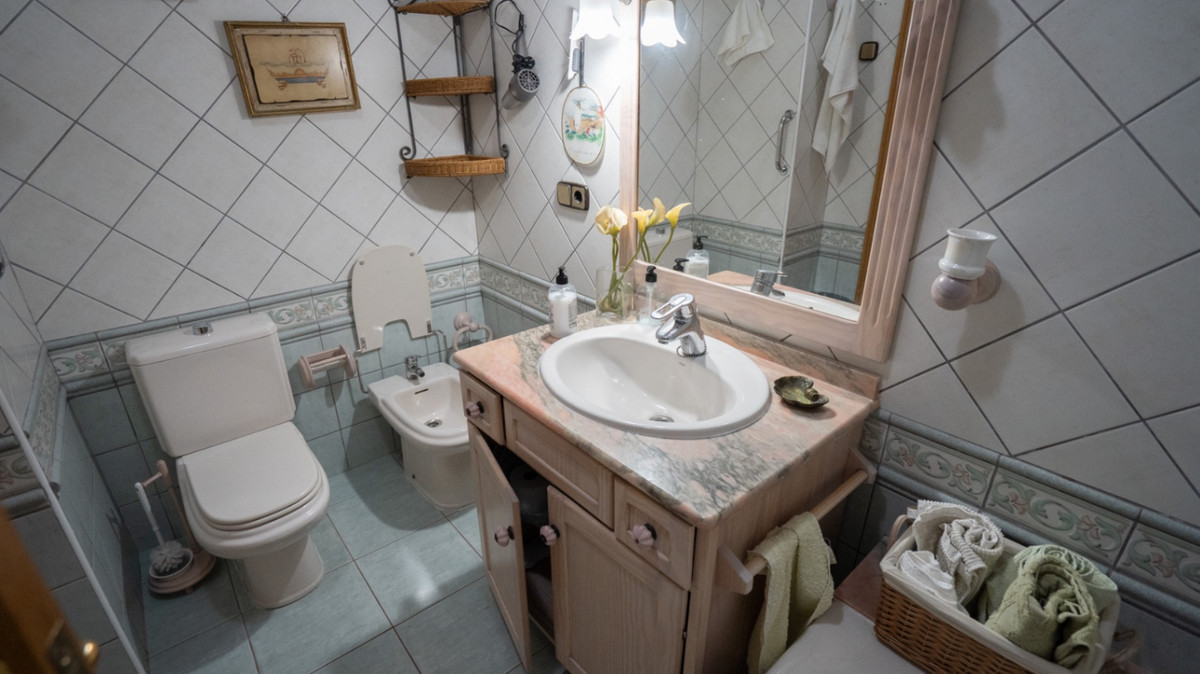 For sale - 3 Bedroom 2 Bathroom Apartment - Ground Floor Apartment in Torrevieja - Torrevieja Centro  - Alicante