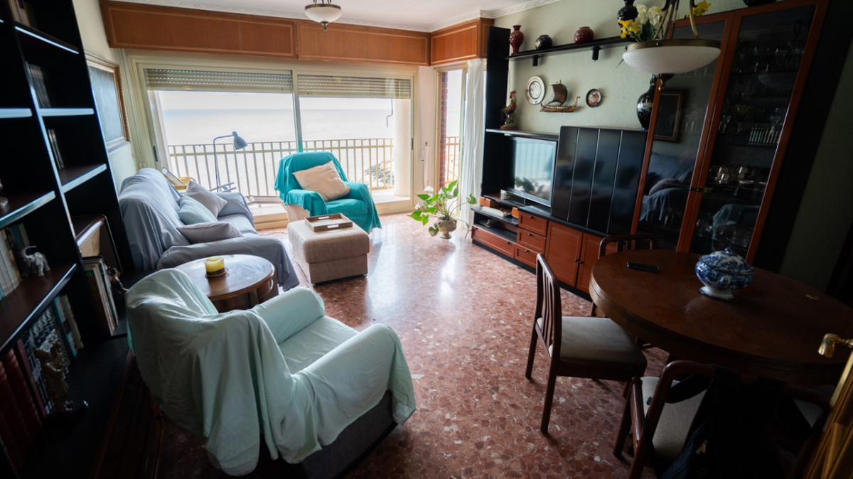 For sale - 3 Bedroom 2 Bathroom Apartment - Ground Floor Apartment in Torrevieja - Torrevieja Centro  - Alicante