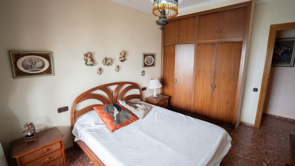 For sale - 3 Bedroom 2 Bathroom Apartment - Ground Floor Apartment in Torrevieja - Torrevieja Centro  - Alicante