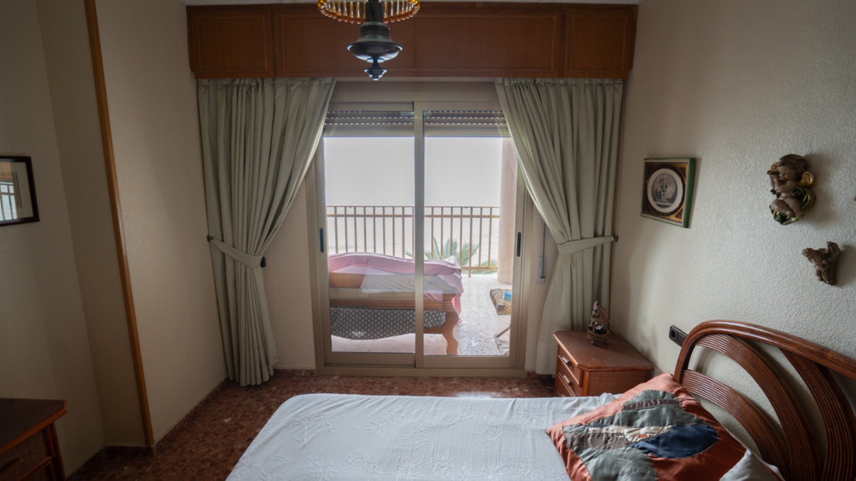 For sale - 3 Bedroom 2 Bathroom Apartment - Ground Floor Apartment in Torrevieja - Torrevieja Centro  - Alicante