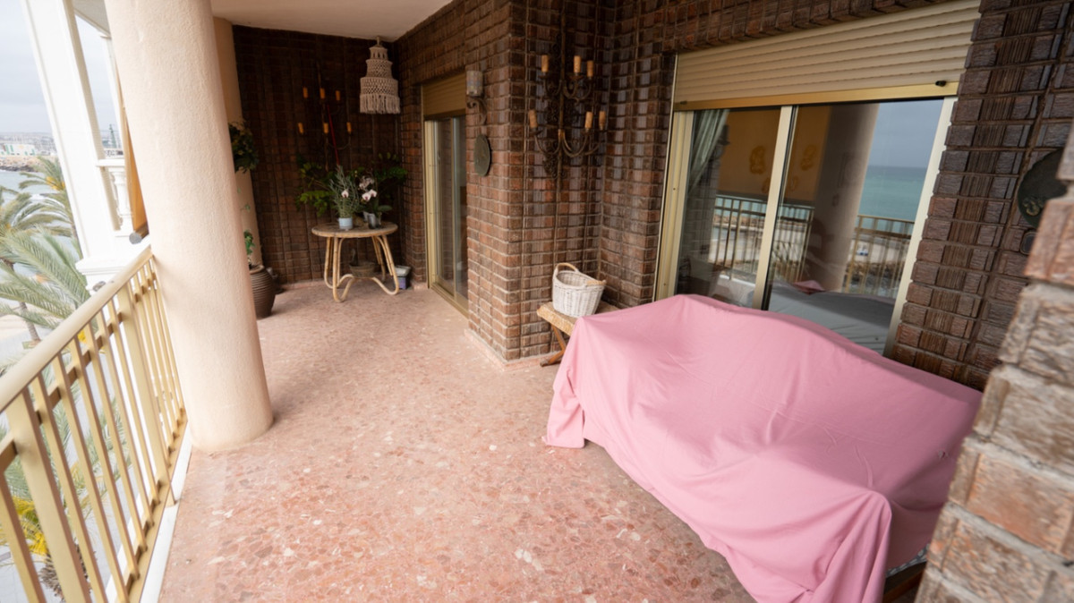 For sale - 3 Bedroom 2 Bathroom Apartment - Ground Floor Apartment in Torrevieja - Torrevieja Centro  - Alicante