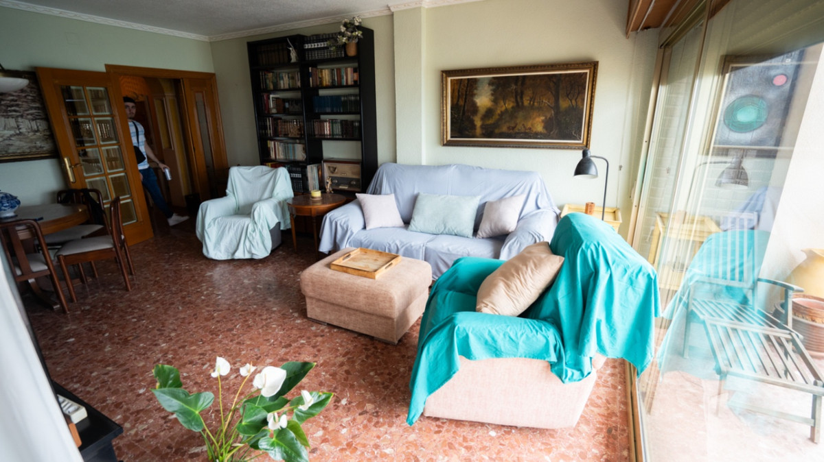 For sale - 3 Bedroom 2 Bathroom Apartment - Ground Floor Apartment in Torrevieja - Torrevieja Centro  - Alicante