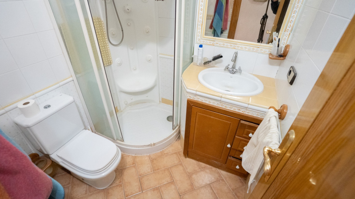 For sale - 3 Bedroom 2 Bathroom Apartment - Ground Floor Apartment in Torrevieja - Torrevieja Centro  - Alicante