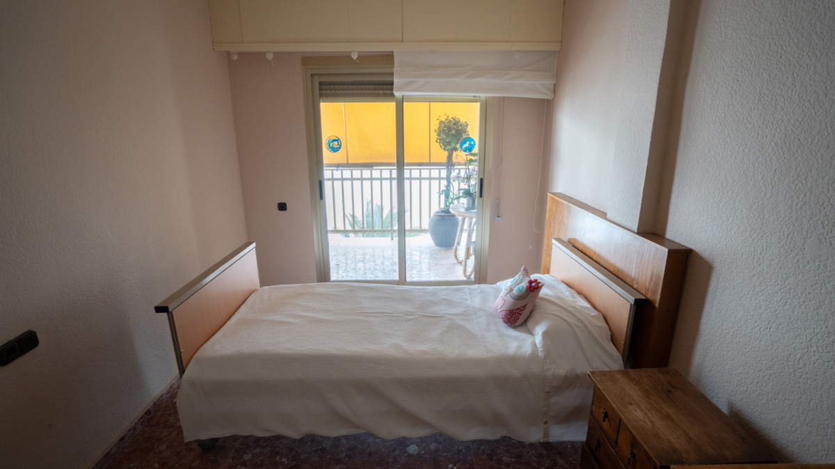 For sale - 3 Bedroom 2 Bathroom Apartment - Ground Floor Apartment in Torrevieja - Torrevieja Centro  - Alicante