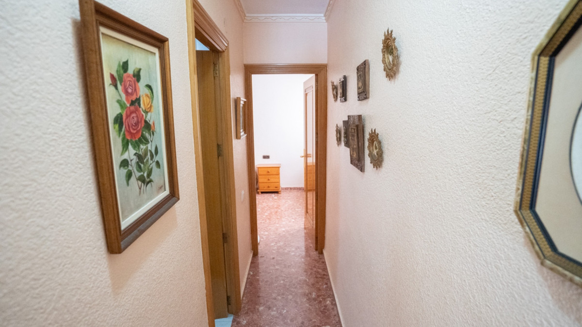 For sale - 3 Bedroom 2 Bathroom Apartment - Ground Floor Apartment in Torrevieja - Torrevieja Centro  - Alicante
