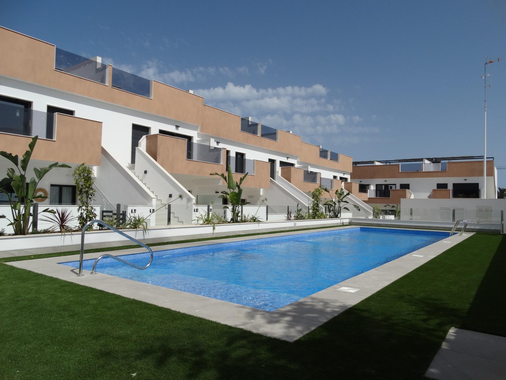 For sale - 3 Bedroom 2 Bathroom Bungalow in Pilar de La Horadada - pueblo  - Alicante