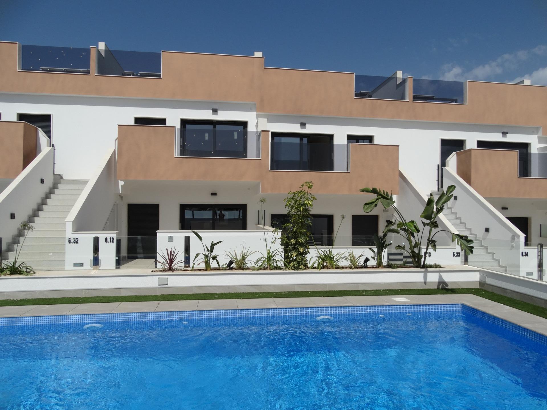 For sale - 3 Bedroom 2 Bathroom Bungalow in Pilar de La Horadada - pueblo  - Alicante