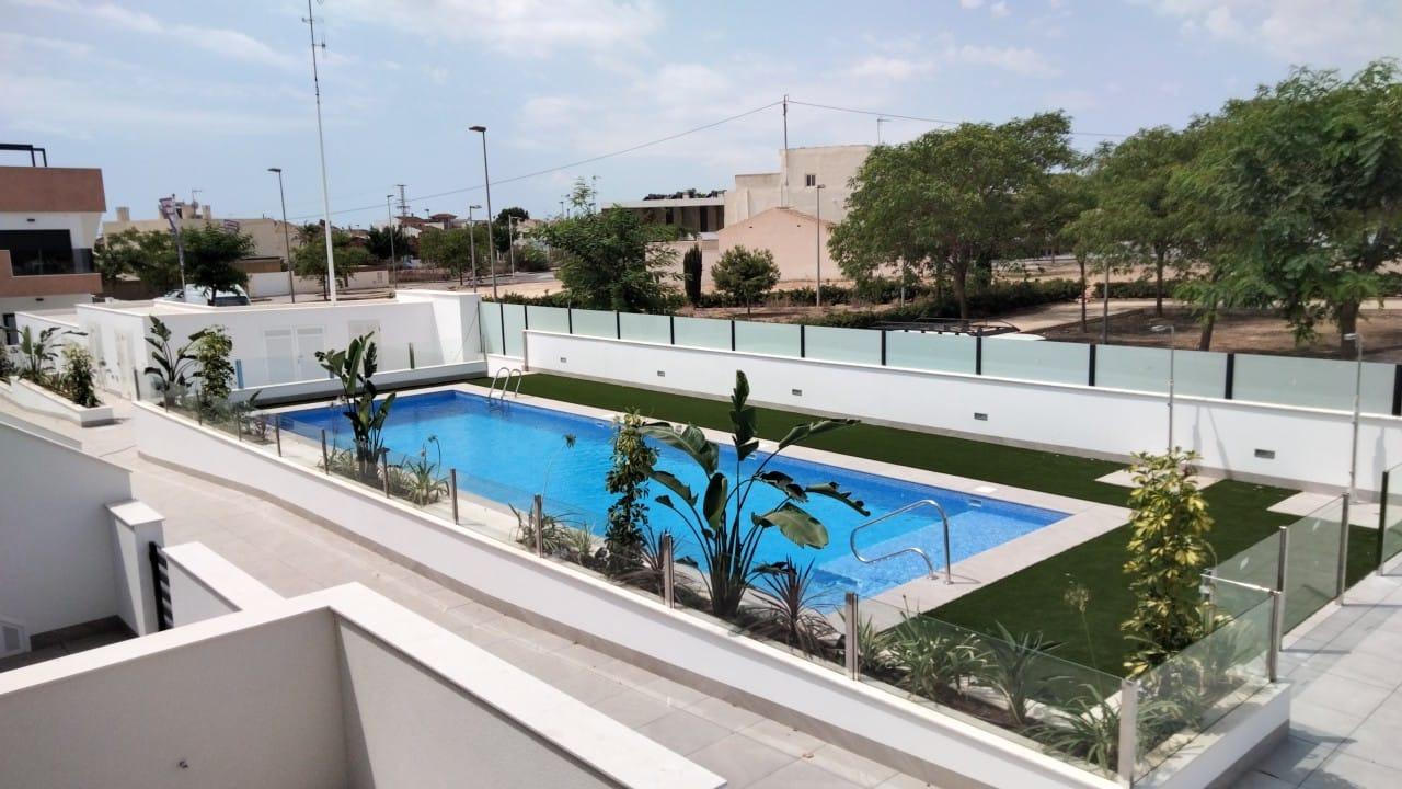 For sale - 3 Bedroom 2 Bathroom Bungalow in Pilar de La Horadada - pueblo  - Alicante