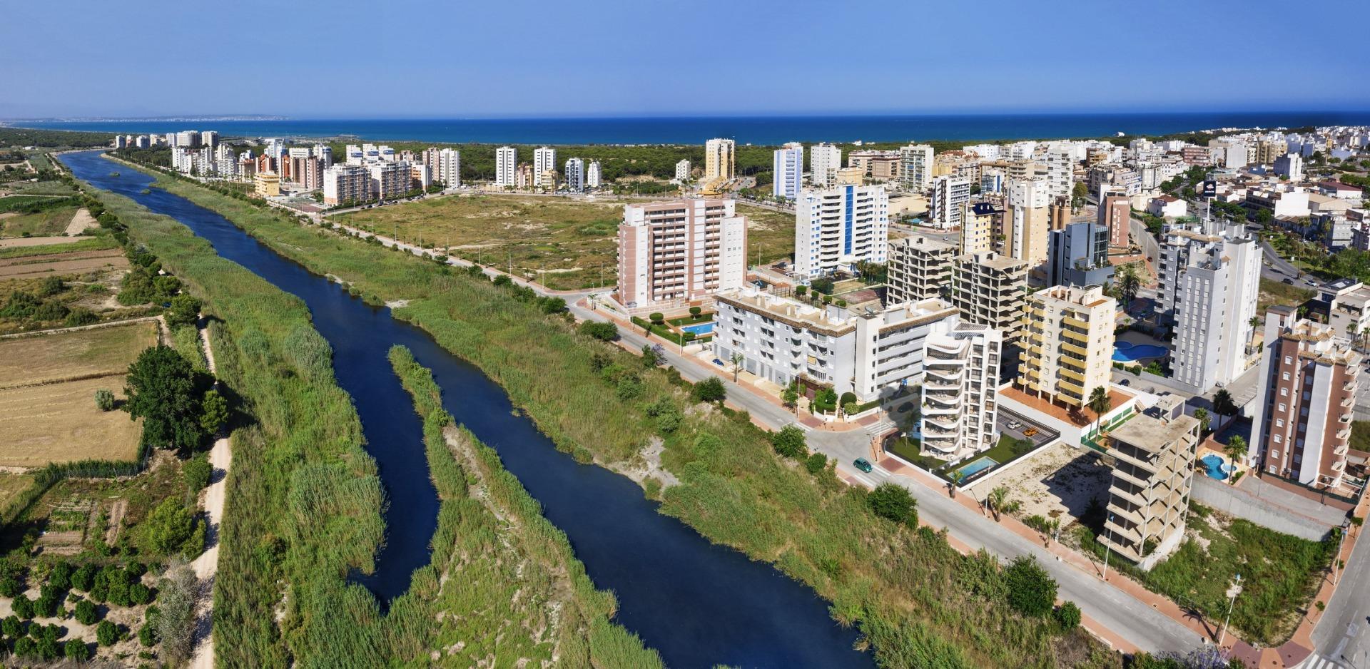 For sale - 3 Bedroom 2 Bathroom Apartment in Guardamar del Segura - Avenida del Puerto  - Alicante