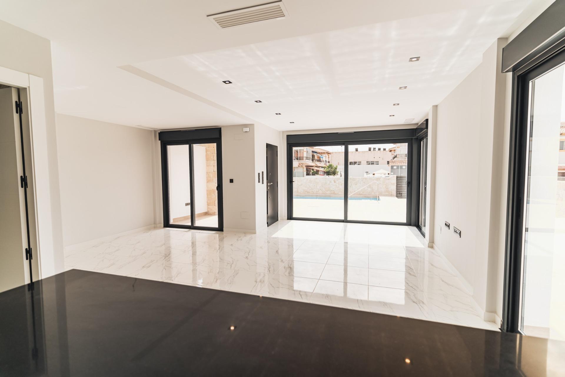 For sale - 4 Bedroom 3 Bathroom Villa in Orihuela Costa - Punta Prima  - Alicante