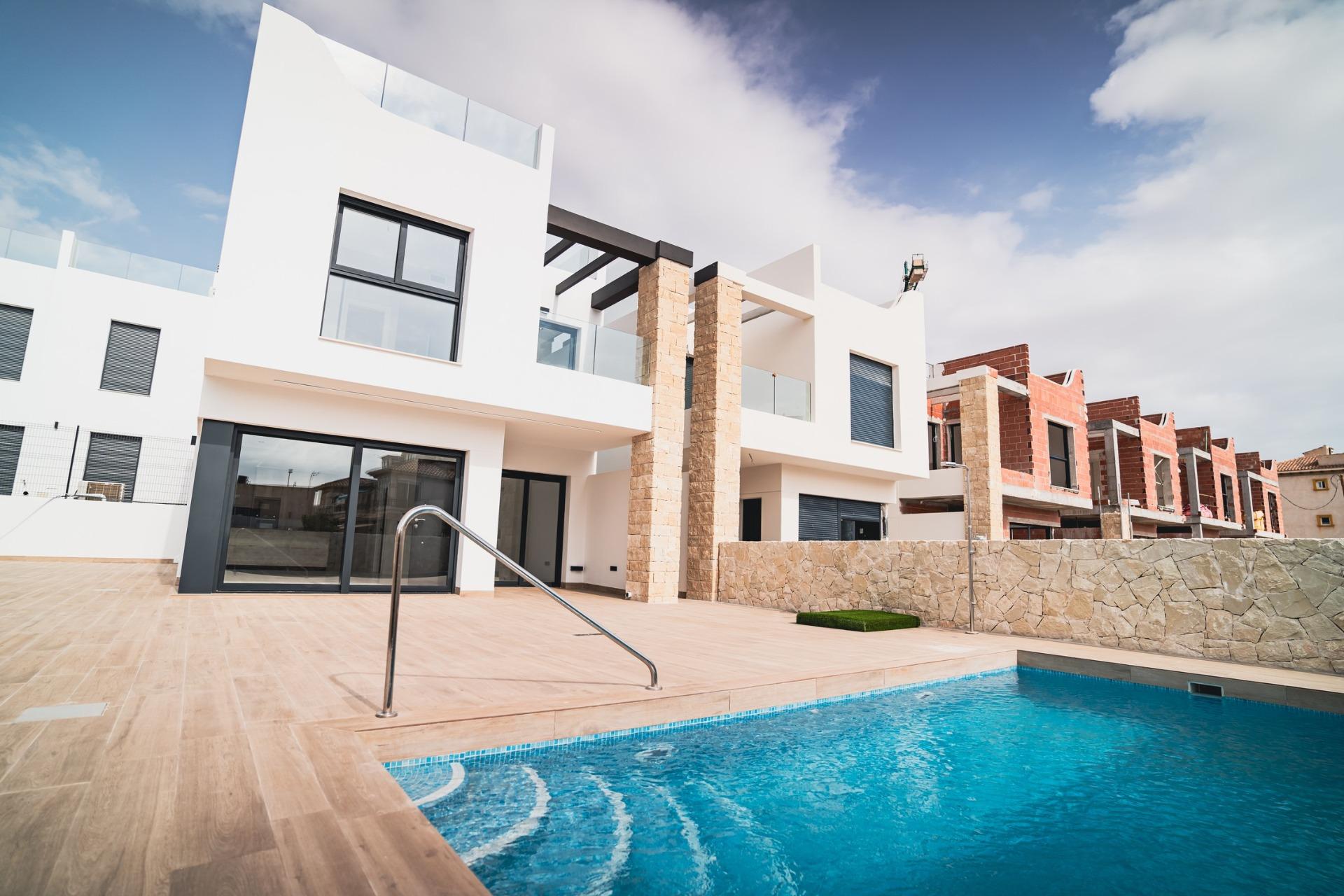 For sale - 4 Bedroom 3 Bathroom Villa in Orihuela Costa - Punta Prima  - Alicante