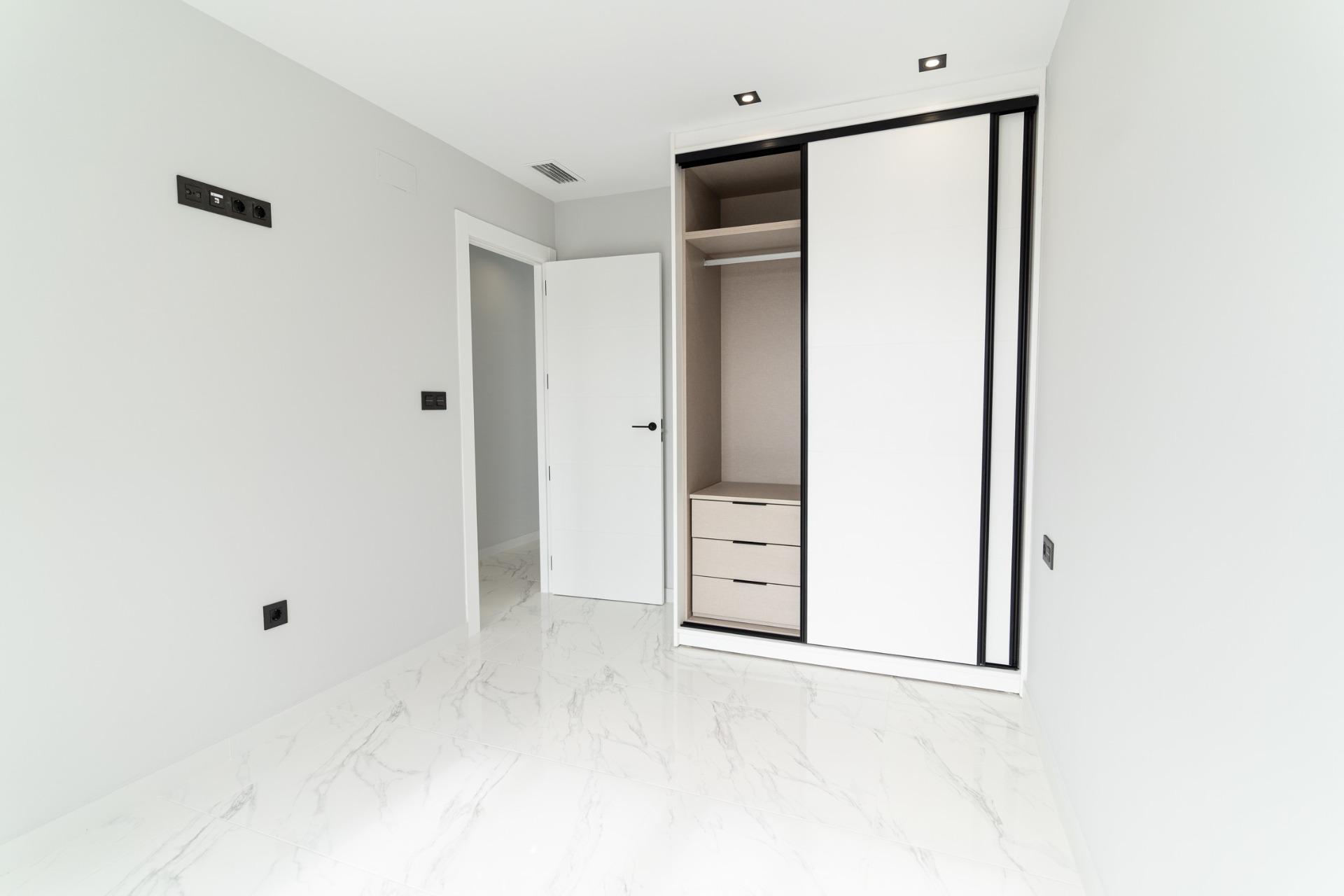 For sale - 4 Bedroom 3 Bathroom Villa in Orihuela Costa - Punta Prima  - Alicante